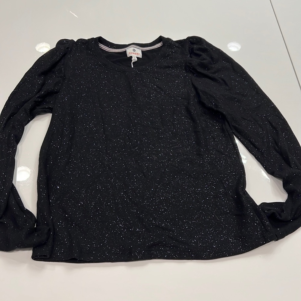 Sundry black top